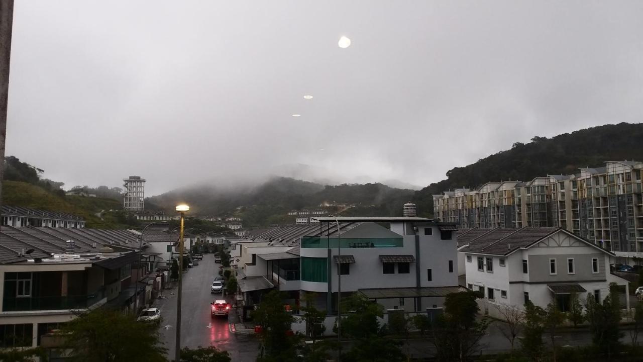 Misty Wonderland Cameron Next To Night Market 9 Pax